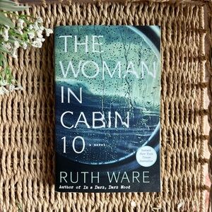 The Woman in Cabin 10 - Paperback Book